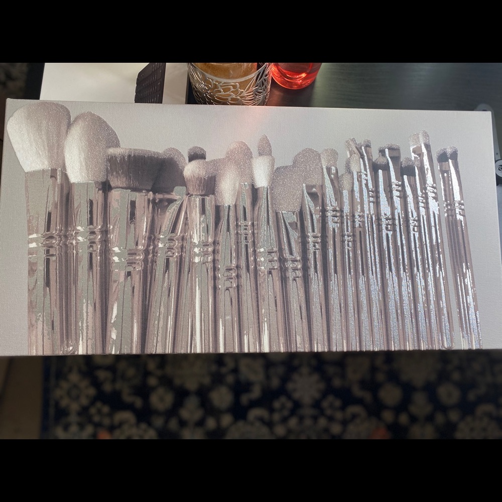 Make up brush painting